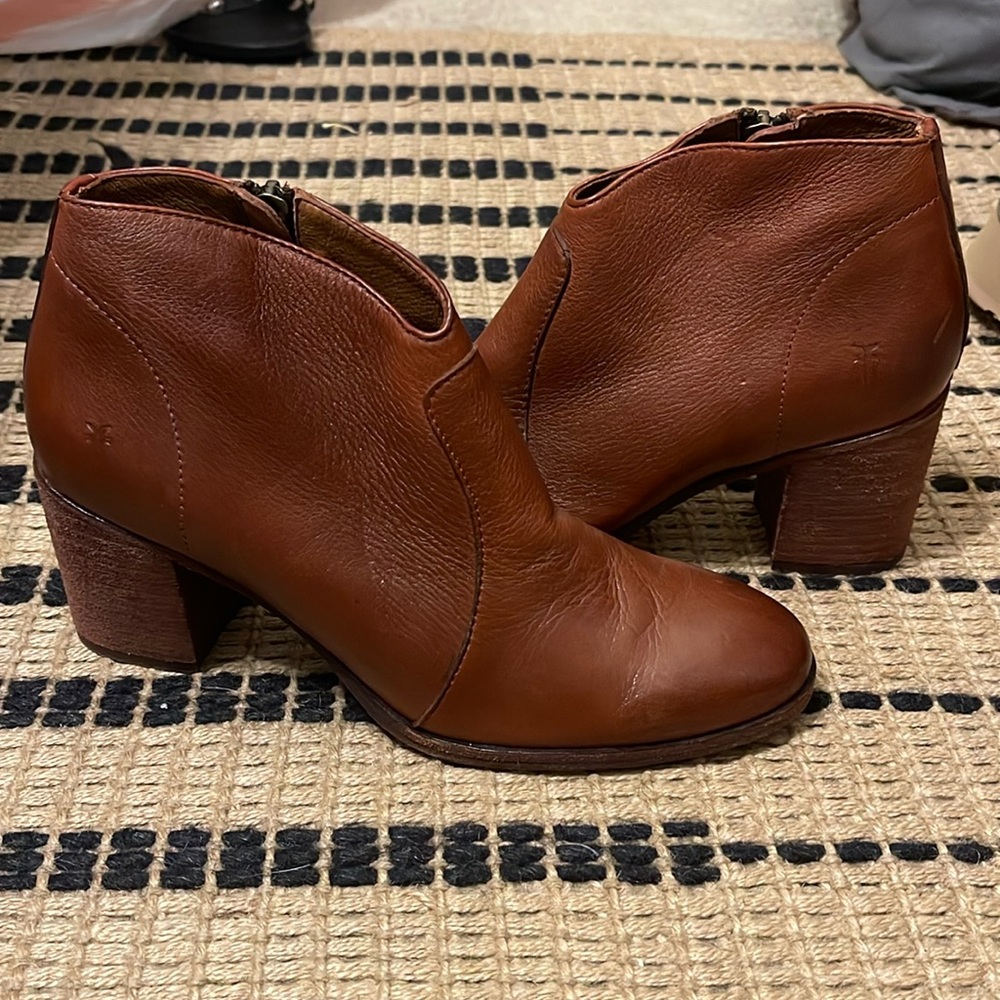 Frye Womens Nora Short Inside Zip Boots Nutmeg